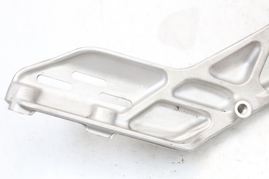 photo de PEDANA ANTERIORE SINISTRA SUPPORTO HUSQVARNA SVARTPILEN 401 (2018 - 2023) - Dettagli dei punti di fissaggio