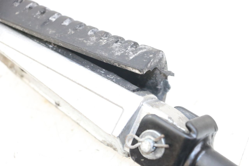 photo de PEDANA ANTERIORE SINISTRA SUPPORTO KYMCO K-PW K-PIPE 50 (2012 - 2017) - Altra angolazione