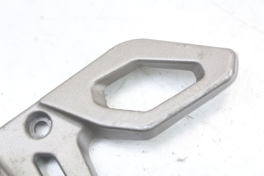 photo de PEDANA ANTERIORE SINISTRA SUPPORTO MASAI SCRAMBLER SPORT 125 (2021 - 2025) - Zoom sullo stato d'uso