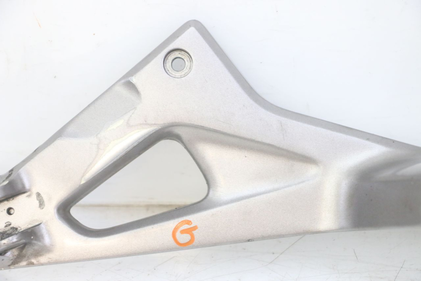 photo de PEDANA ANTERIORE SINISTRA SUPPORTO HONDA NTV DEAUVILLE ABS 700 (2007 - 2016) - Caratteristiche distintive