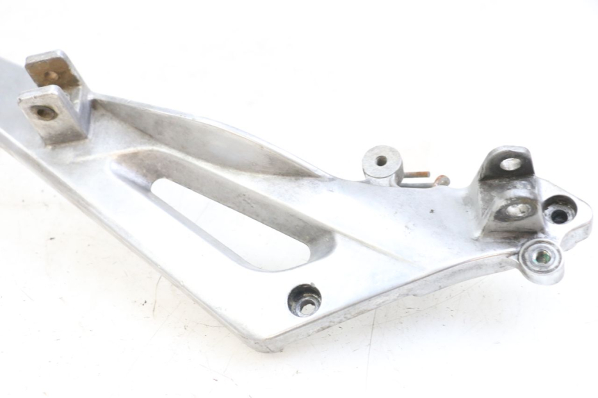 photo de PIASTRA PEDANA ANTERIORE SINISTRA HONDA NTV DEAUVILLE 650 (1998 - 2001) - Primo piano tecnico