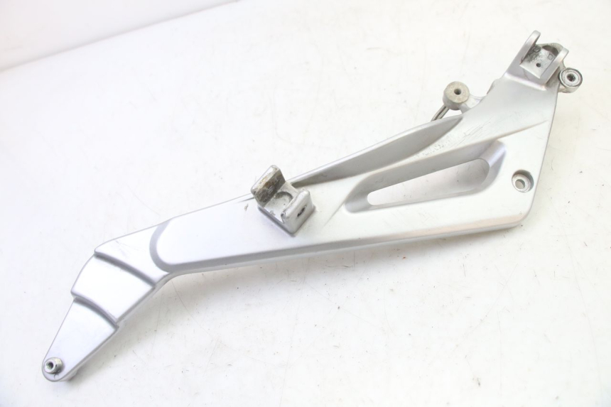 photo de PLATINA PEDANA ANTERIORE SINISTRA HONDA NTV DEAUVILLE 650 (2001 - 2006) - Altra angolazione