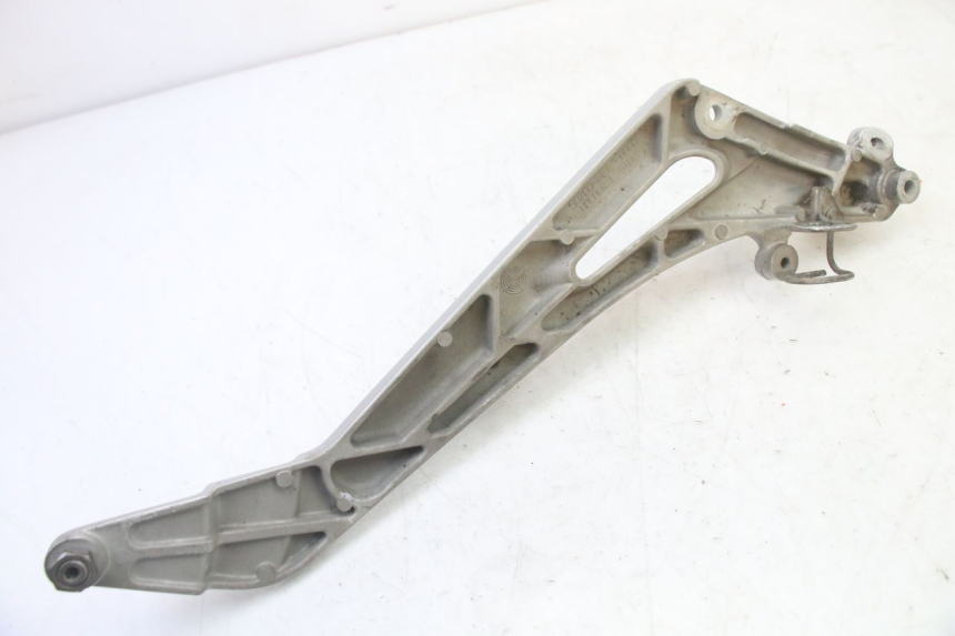 photo de PLATINA PEDANA ANTERIORE SINISTRA HONDA NTV DEAUVILLE 650 (2001 - 2006) - Primo piano tecnico