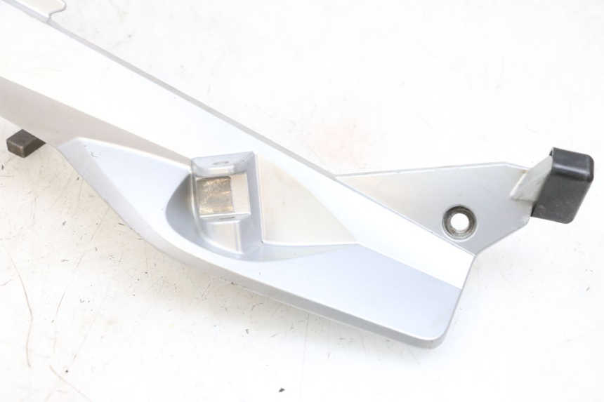 photo de PEDANA ANTERIORE SINISTRA SUPPORTO BMW R RT ABS 1200 (2010 - 2014) - Caratteristiche distintive