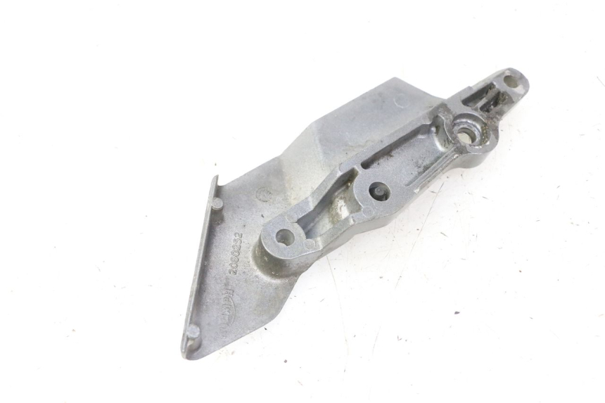 photo de PEDANA ANTERIORE SINISTRA SUPPORTO TRIUMPH SPRINT 900 (1995 - 1998) - Zoom sullo stato d'uso