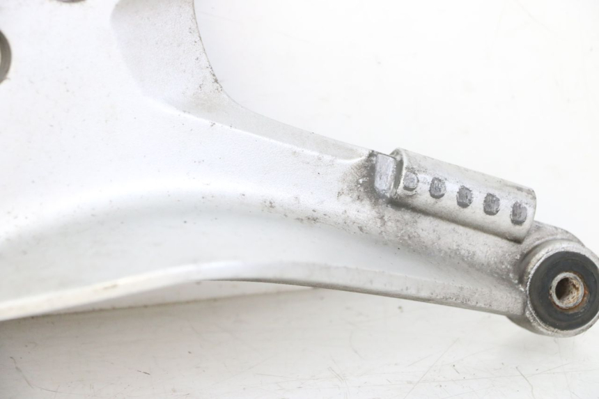 photo de PEDANA ANTERIORE SINISTRA SUPPORTO HONDA ST PAN EUROPEAN 1300 (2002 - 2013) - Caratteristiche distintive