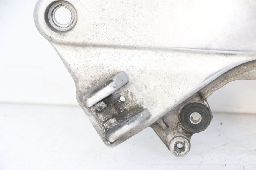 photo de PEDANA ANTERIORE SINISTRA SUPPORTO HONDA ST PAN EUROPEAN 1300 (2002 - 2013) - Marcature e riferimenti originali