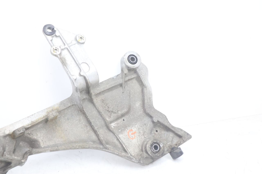 photo de PEDANA ANTERIORE SINISTRA SUPPORTO HONDA ST PAN EUROPEAN 1100 (1990 - 2002) - Stato della superficie e materiale