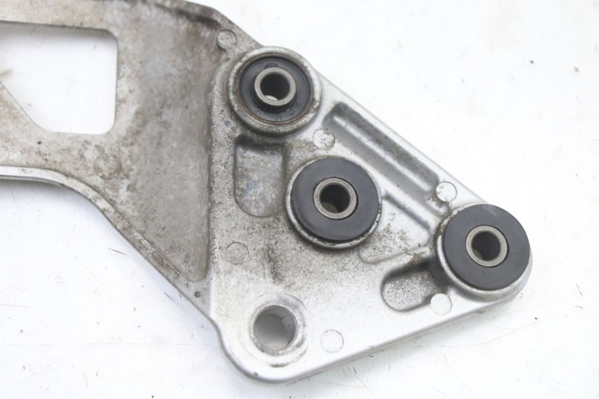 photo de PEDANA ANTERIORE SINISTRA SUPPORTO SUZUKI GSX F GSXF 650 (2007 - 2015) - Dettagli dei punti di fissaggio
