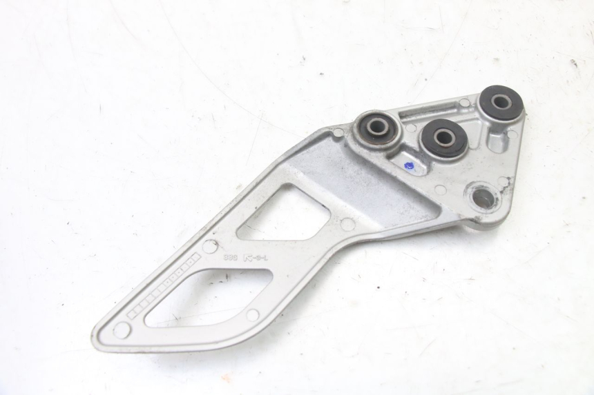photo de PEDANA ANTERIORE SINISTRA SUPPORTO SUZUKI GSX F GSXF 650 (2007 - 2015) - Primo piano tecnico