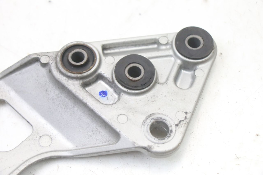 photo de PEDANA ANTERIORE SINISTRA SUPPORTO SUZUKI GSX F GSXF 650 (2007 - 2015) - Dettagli dei punti di fissaggio