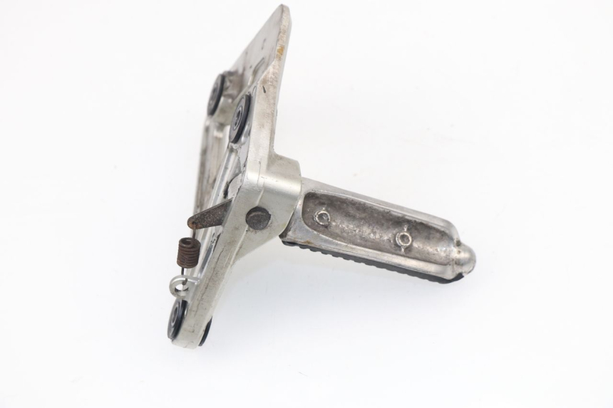 photo de PIASTRA PEDANA ANTERIORE SINISTRA SUZUKI GSX F GSXF 750 (1988 - 1998) - Primo piano tecnico