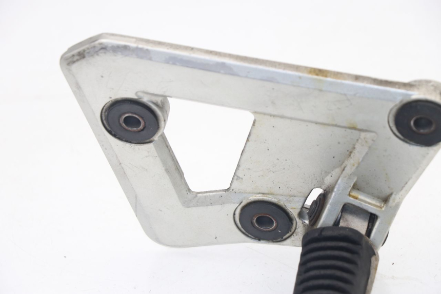 photo de PIASTRA PEDANA ANTERIORE SINISTRA SUZUKI GSX F GSXF 750 (1988 - 1998) - Ricambio usato controllato