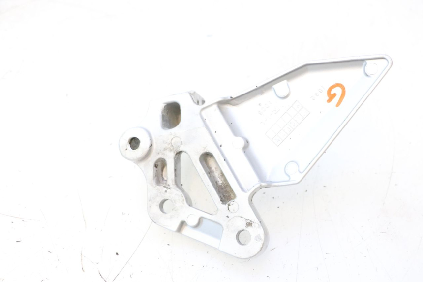 photo de PEDANA ANTERIORE SINISTRA SUPPORTO SUZUKI SV S 650 (2003 - 2009) - Zoom sullo stato d'uso