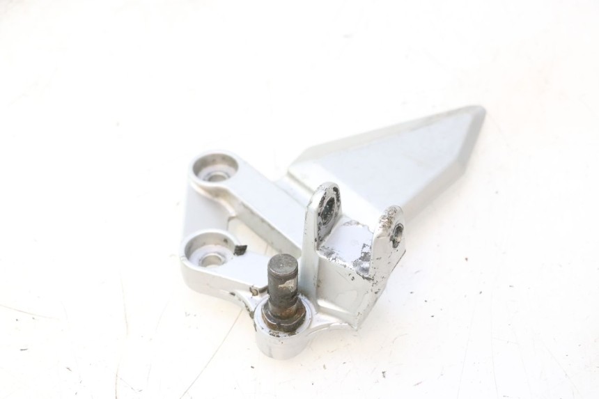 photo de PEDANA ANTERIORE SINISTRA SUPPORTO SUZUKI SV S 650 (2003 - 2009) - Primo piano tecnico
