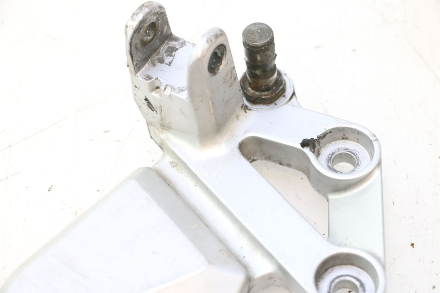 photo de PEDANA ANTERIORE SINISTRA SUPPORTO SUZUKI SV S 650 (2003 - 2009) - Dettagli dei punti di fissaggio