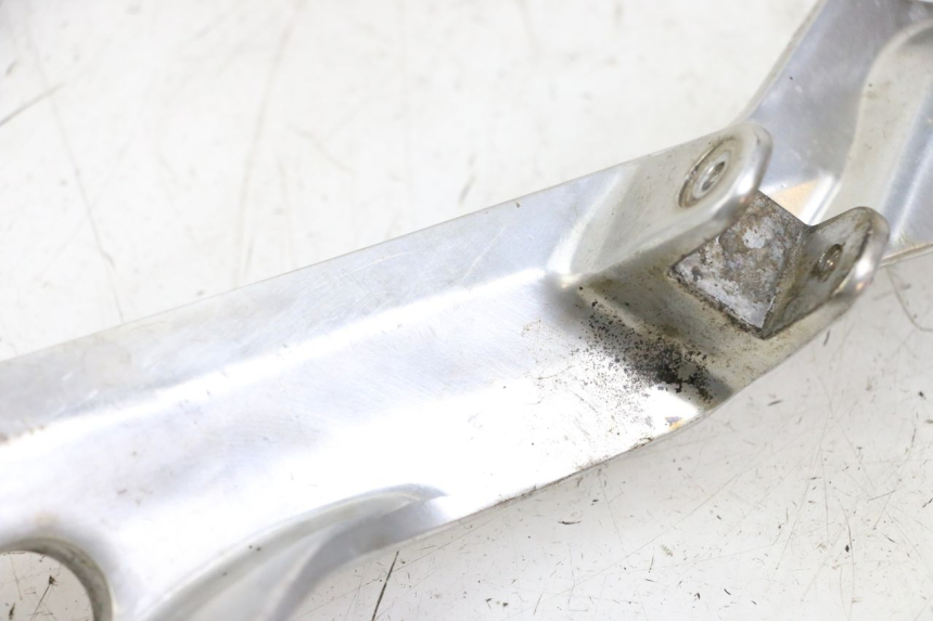 photo de PIASTRA PEDANA ANTERIORE SINISTRA YAMAHA TDM ABS 900 (2002 - 2014) - Dettaglio del componente