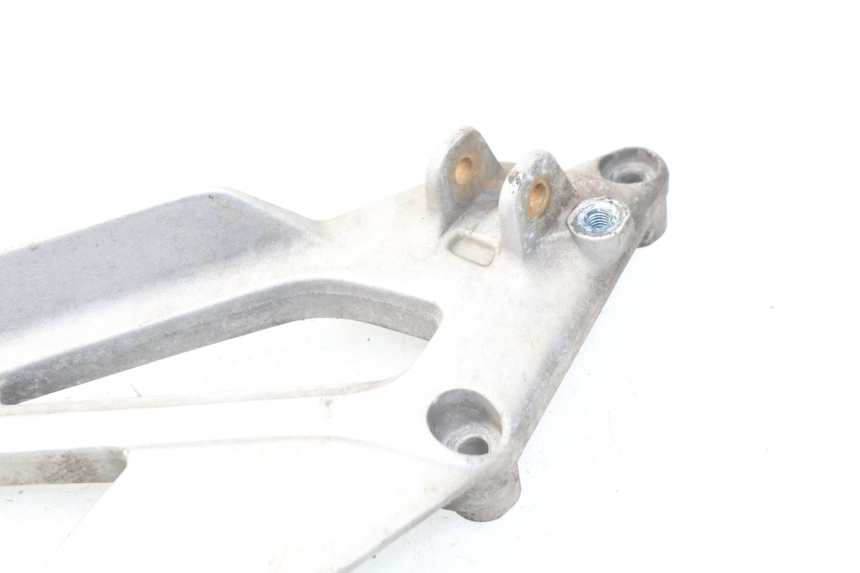 photo de PIASTRA PEDANA ANTERIORE SINISTRA YAMAHA XJ600 XJ DIVERSION 600 (1992 - 1997) - Primo piano tecnico