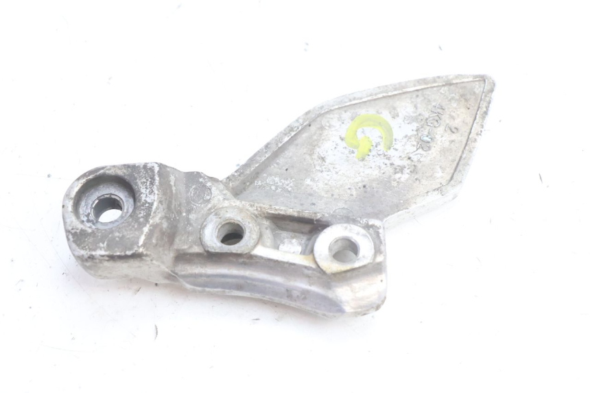 photo de Piastra poggiapiedi anteriore sinistra YAMAHA XJR 1300 (1998 - 2002) - Altra angolazione
