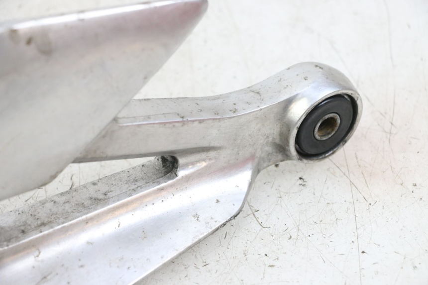 photo de PIASTRA PEDANA ANTERIORE SINISTRA YAMAHA XJS DIVERSION 600 (1997 - 1999) - Dettagli dei punti di fissaggio