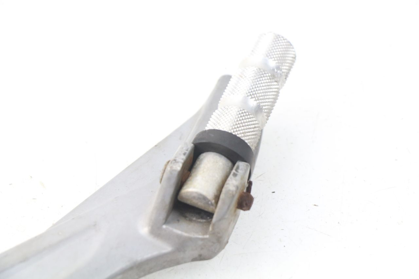 photo de PEDANA ANTERIORE SINISTRA SUPPORTO HONDA XLV VARADERO 125 (2000 - 2006) - Primo piano tecnico