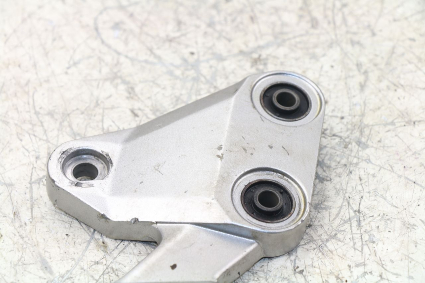 photo de PIASTRA PEDANA ANTERIORE SINISTRA YAMAHA FZ1 FAZER 1000 (2007 - 2009) - Zoom sullo stato d'uso