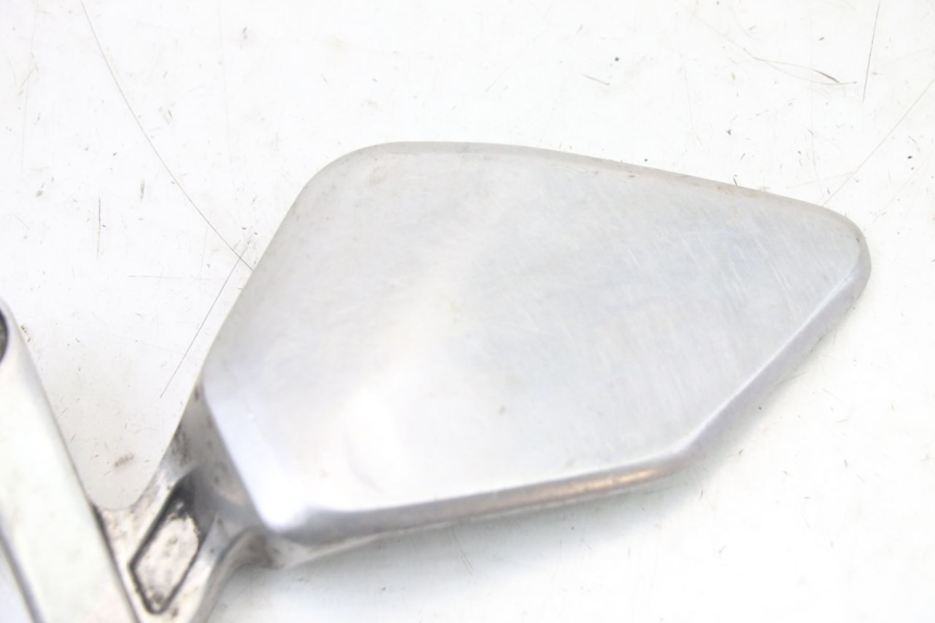 photo de PIASTRA PEDANA ANTERIORE SINISTRA YAMAHA FZS FAZER 600 (2001 - 2003) - Zoom sullo stato d'uso