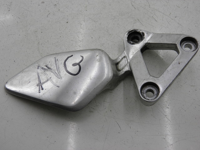 photo de PIASTRA PEDANA ANTERIORE SINISTRA YAMAHA FZS FAZER 600 (1998 - 2001) - Vista principale