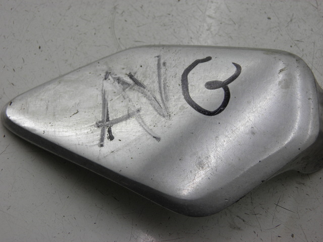 photo de PIASTRA PEDANA ANTERIORE SINISTRA YAMAHA FZS FAZER 600 (1998 - 2001) - Zoom sullo stato d'uso