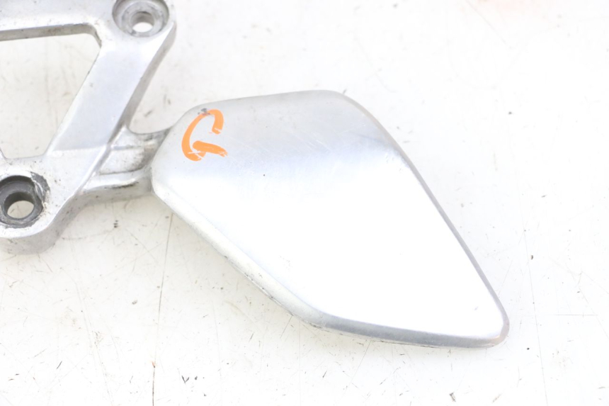 photo de PIASTRA PEDANA ANTERIORE SINISTRA YAMAHA FZS FAZER 600 (2001 - 2003) - Dettaglio del componente