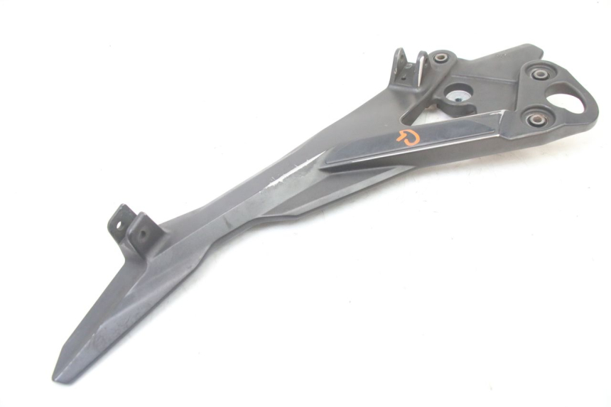 photo de PEDANA ANTERIORE SINISTRA SUPPORTO YAMAHA XJ6 600 (2008 - 2016) - Primo piano tecnico