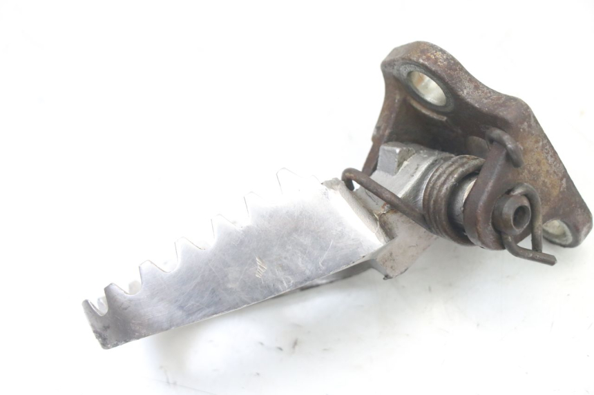 photo de PEDANA ANTERIORE SINISTRA SUPPORTO YAMAHA YZ 125 (2006 - 2016) - Zoom sullo stato d'uso