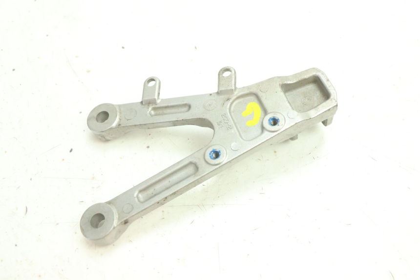 photo de PEDANA ANTERIORE SINISTRA SUPPORTO YAMAHA YZF R6 600 (2008 - 2009) - Altra angolazione
