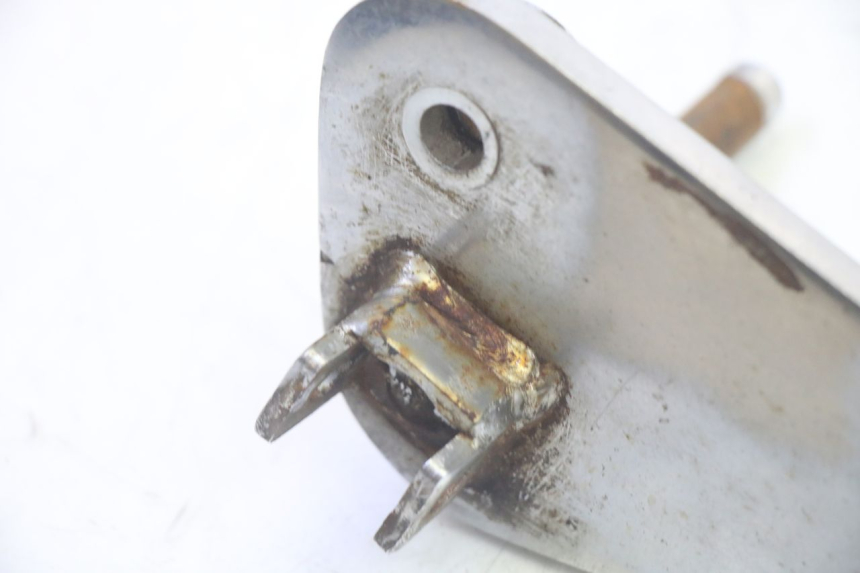 photo de PEDANA ANTERIORE SINISTRA SUPPORTO KYMCO ZING 125 (1997 - 2003) - Zoom sullo stato d'uso