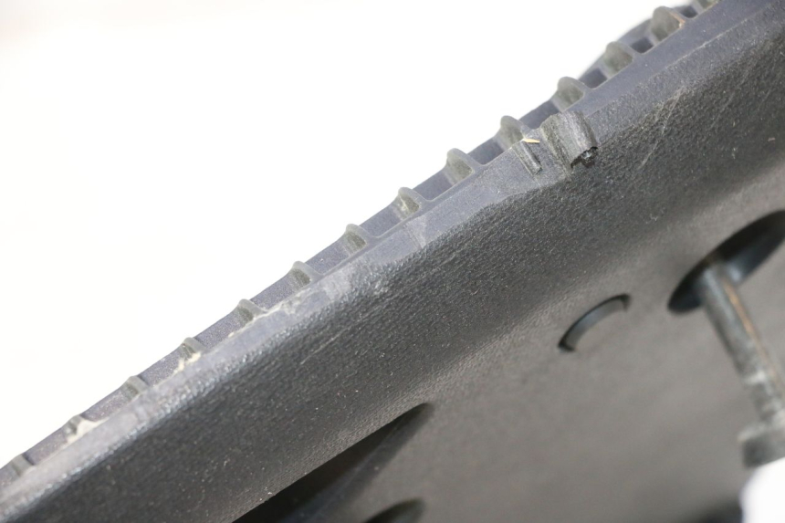 photo de STAFFA ATTACCO PIAGGIO MP3 HPE 530 (2022 - 2026) - Dettaglio del componente