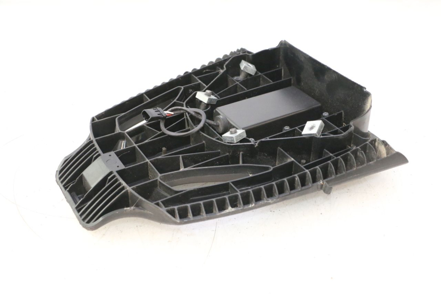 photo de STAFFA ATTACCO PIAGGIO MP3 HPE 530 (2022 - 2026) - Zoom sullo stato d'uso