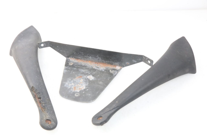 photo de piastra del bauletto PIAGGIO SKIPPER 125 (2000 - 2004) - Dettagli dei punti di fissaggio