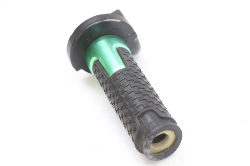 photo de Manopola dell'acceleratore ORION AGB37 CRF1 DIRT BIKE 140 - Zoom sullo stato d'uso