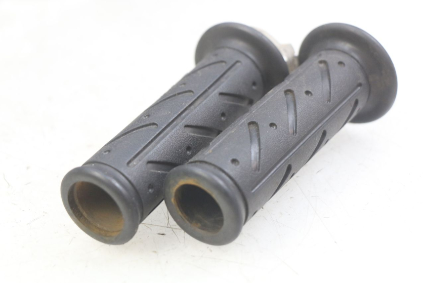 photo de MANOPOLE DELL'ACCELERATORE KYMCO AGILITY 4T 50 (2018 - 2022) - Zoom sullo stato d'uso