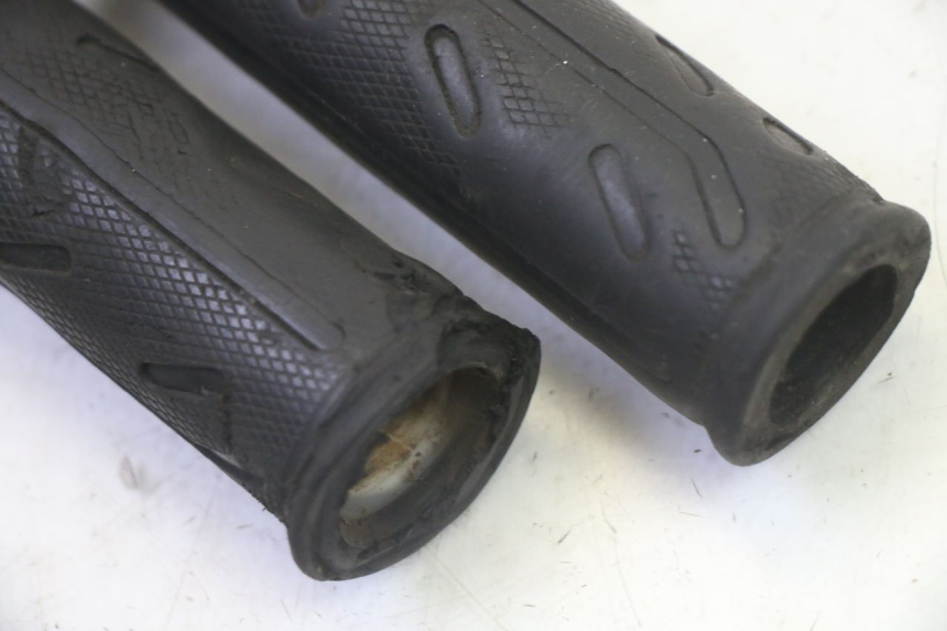 photo de ACCELERATORE KYMCO AGILITY NAKED RENOUVO 2T 50 (2011 - 2018) - Zoom sullo stato d'uso