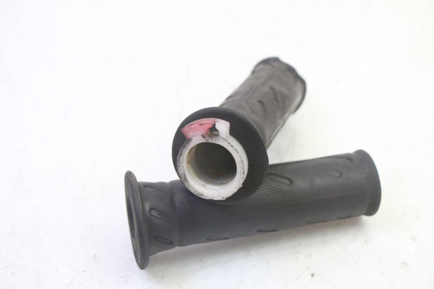 photo de ACCELERATORE KYMCO AGILITY NAKED RENOUVO 2T 50 (2011 - 2018) - Altra angolazione