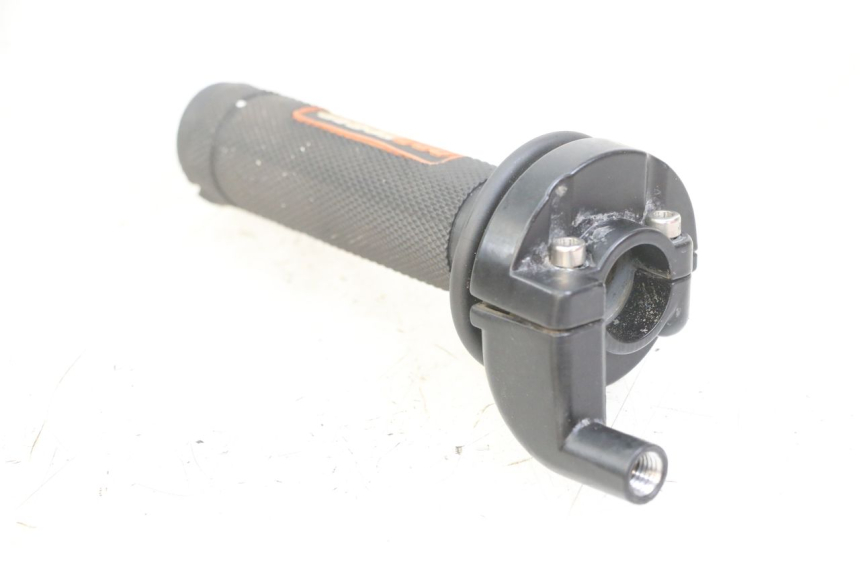 photo de MANOPOLE DELL'ACCELERATORE APOLLO RFZ 125 - Dettagli dei punti di fissaggio