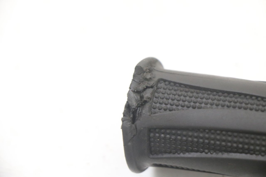 photo de MANOPOLE DELL'ACCELERATORE APRILIA ATLANTIC 125 (2003 - 2009) - Dettagli dei punti di fissaggio