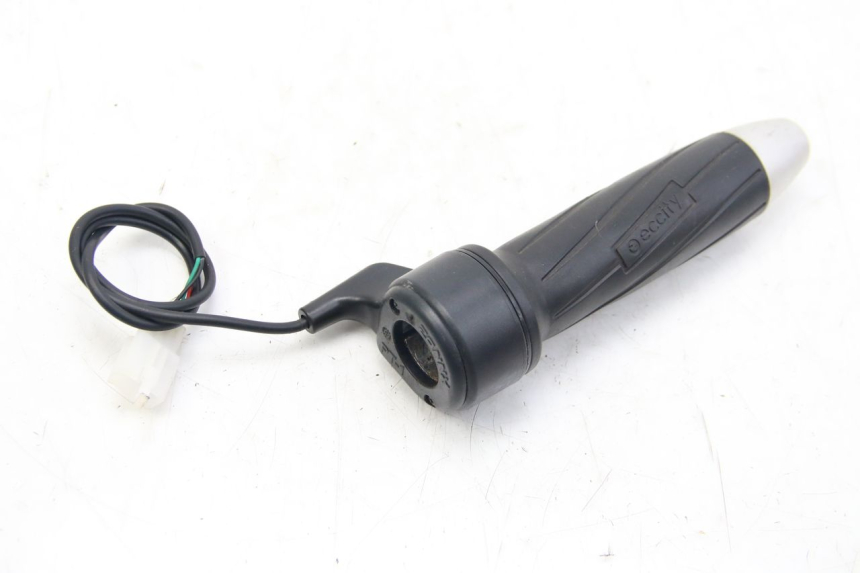 photo de MANOPOLE DELL'ACCELERATORE ECCITY ARTELEC 670 1 (2013 - 2017) - Vista principale