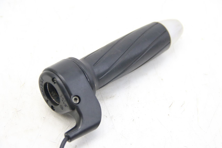 photo de MANOPOLE DELL'ACCELERATORE ECCITY ARTELEC 670 1 (2013 - 2017) - Zoom sullo stato d'uso