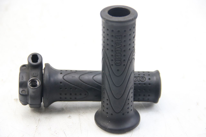 photo de MANOPOLE DELL'ACCELERATORE PIAGGIO BEVERLY 125 (2010 - 2015) - Dettaglio del componente