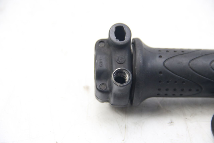 photo de MANOPOLE DELL'ACCELERATORE PIAGGIO BEVERLY 125 (2010 - 2015) - Zoom sullo stato d'uso