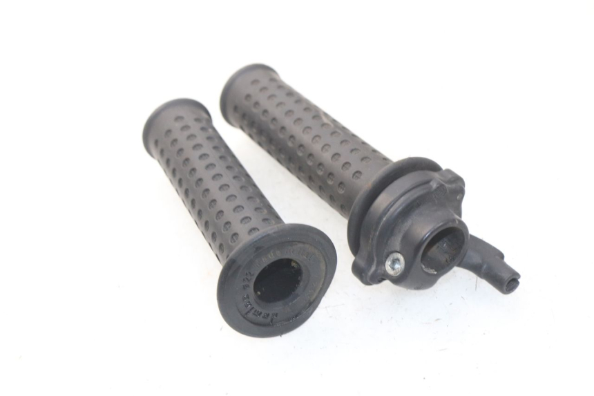 photo de Manopola dell'acceleratore PIAGGIO CARNABY 125 (2007 - 2011) - Zoom sullo stato d'uso