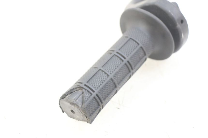 photo de Manopola dell'acceleratore HONDA CRF CR-F 125 (2022 - 2023) - Zoom sullo stato d'uso