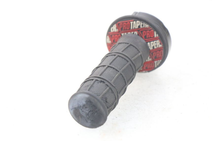photo de Manopola dell'acceleratore CRZ DIRTBIKE 140 - Zoom sullo stato d'uso